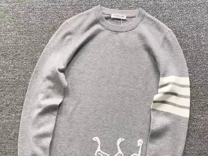 T - SWEATER
