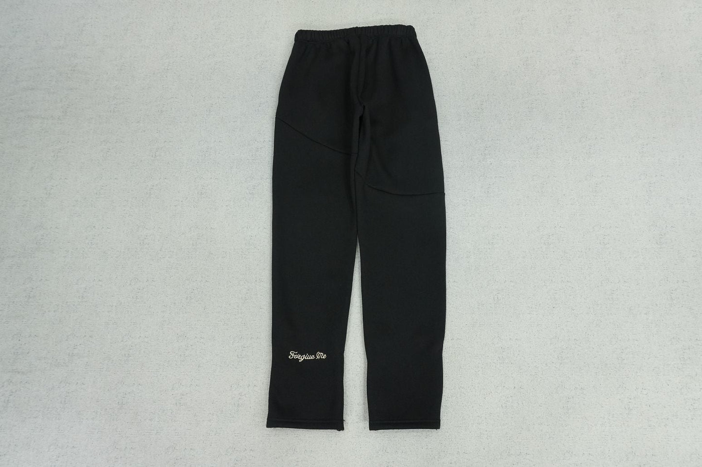 S - SWEATPANTS