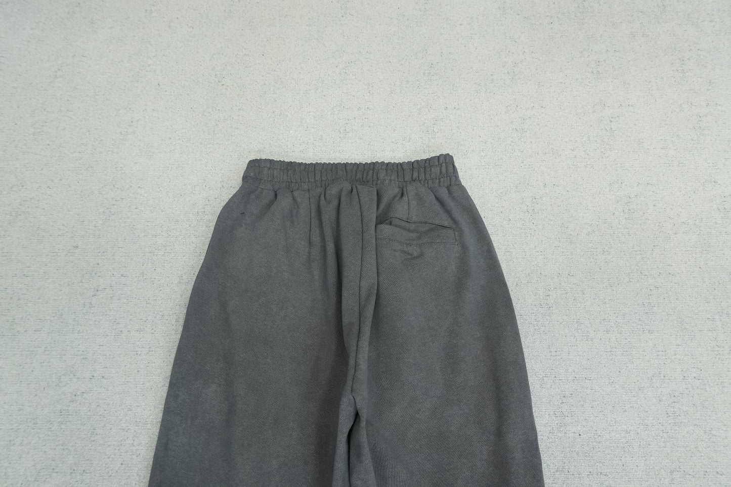 F - SWEATPANTS