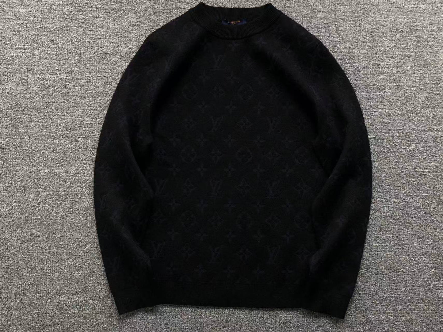 L - SWEATER