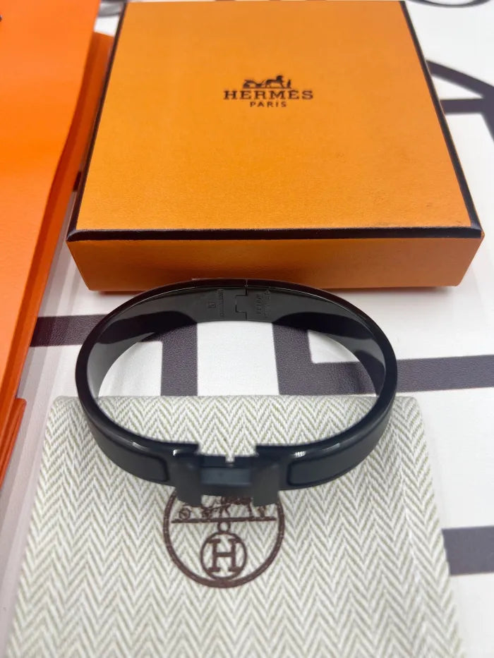 H - ARMBAND