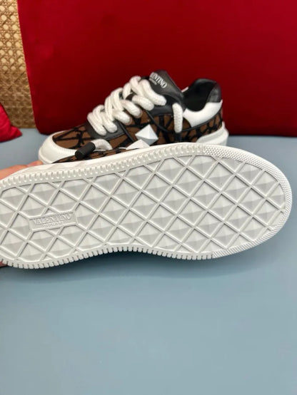 V - SNEAKERS
