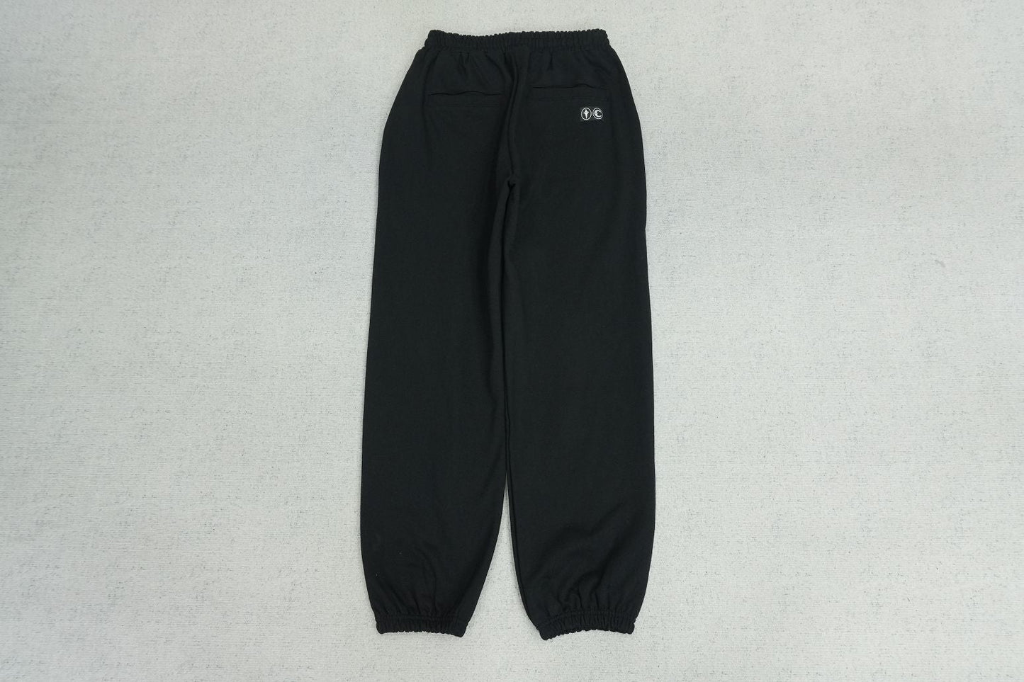 T - SWEATPANTS