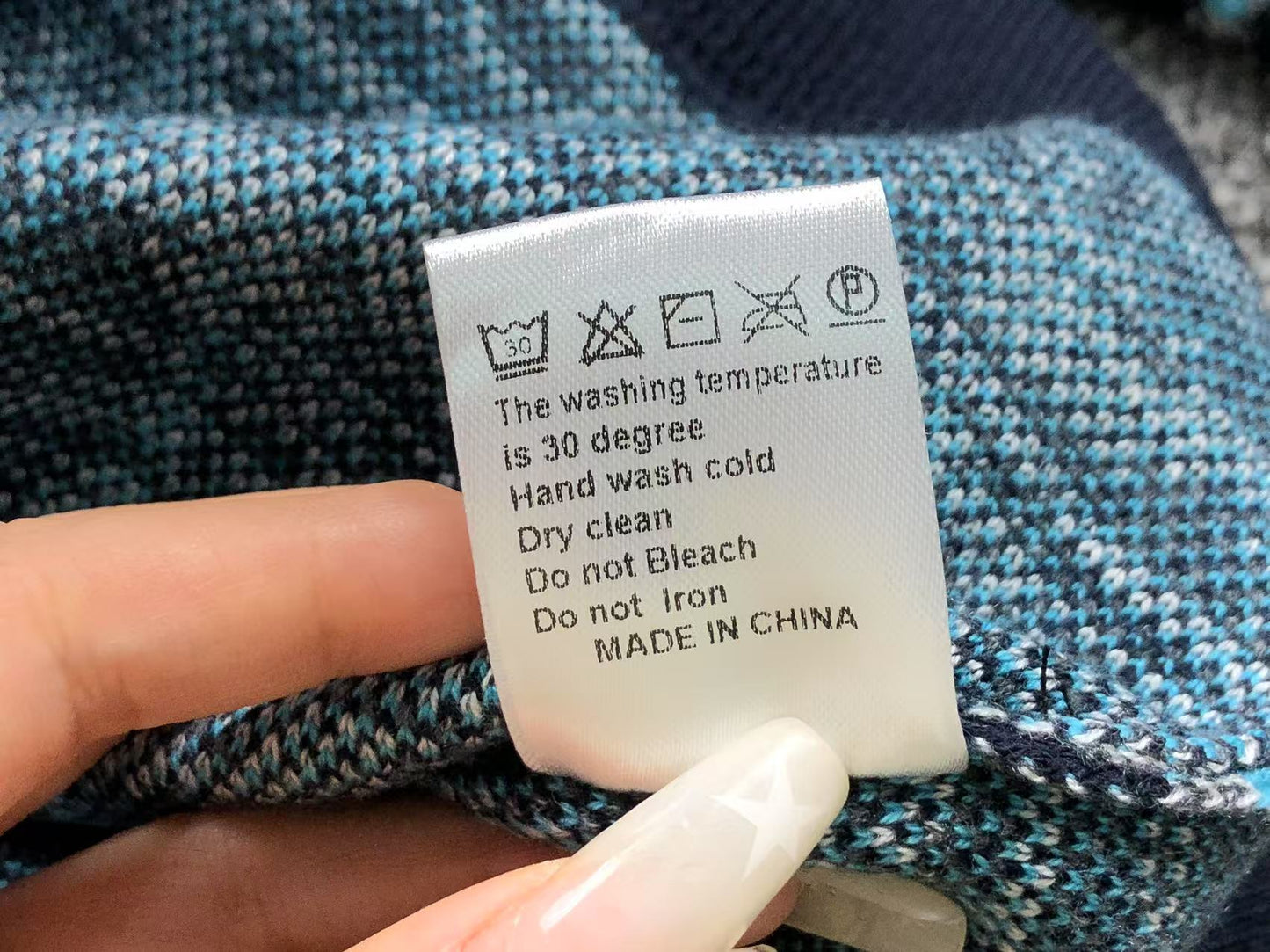 D - SWEATER