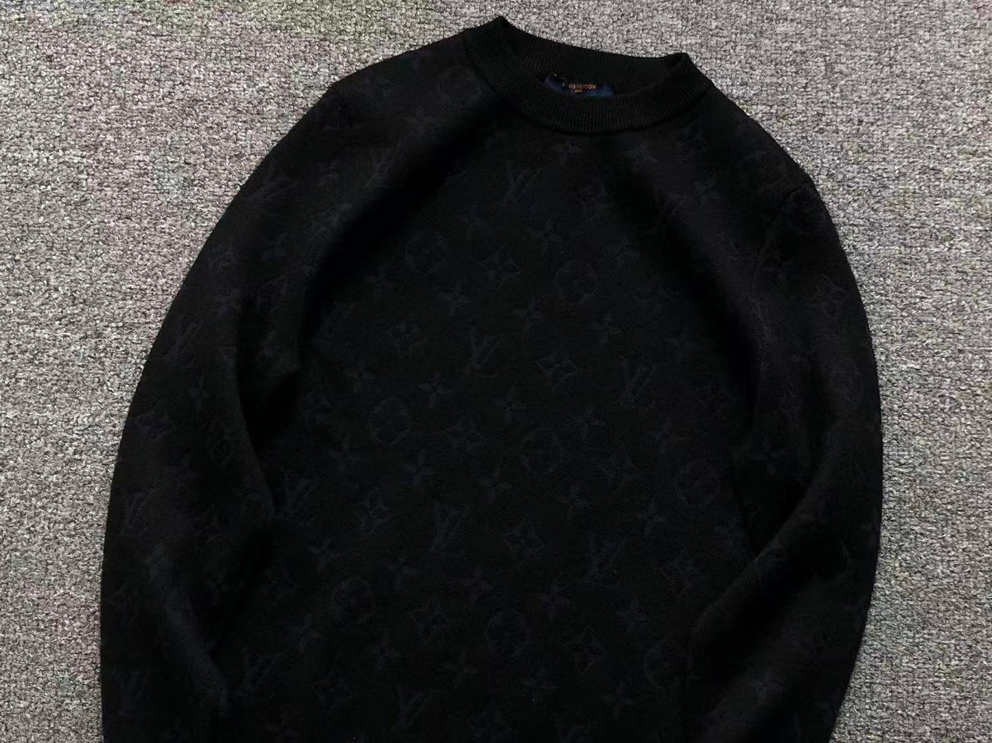 L - SWEATER