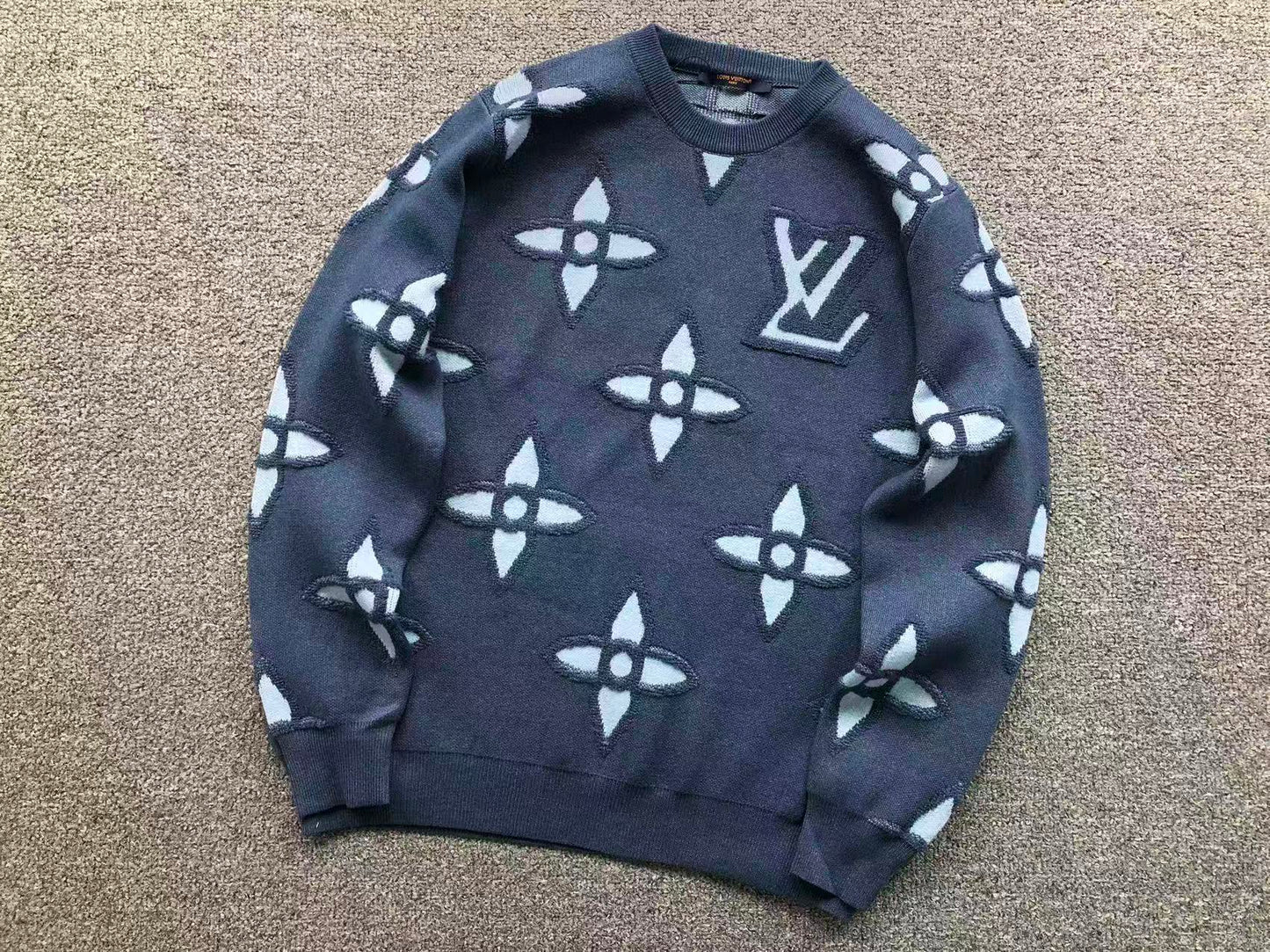 L - SWEATER