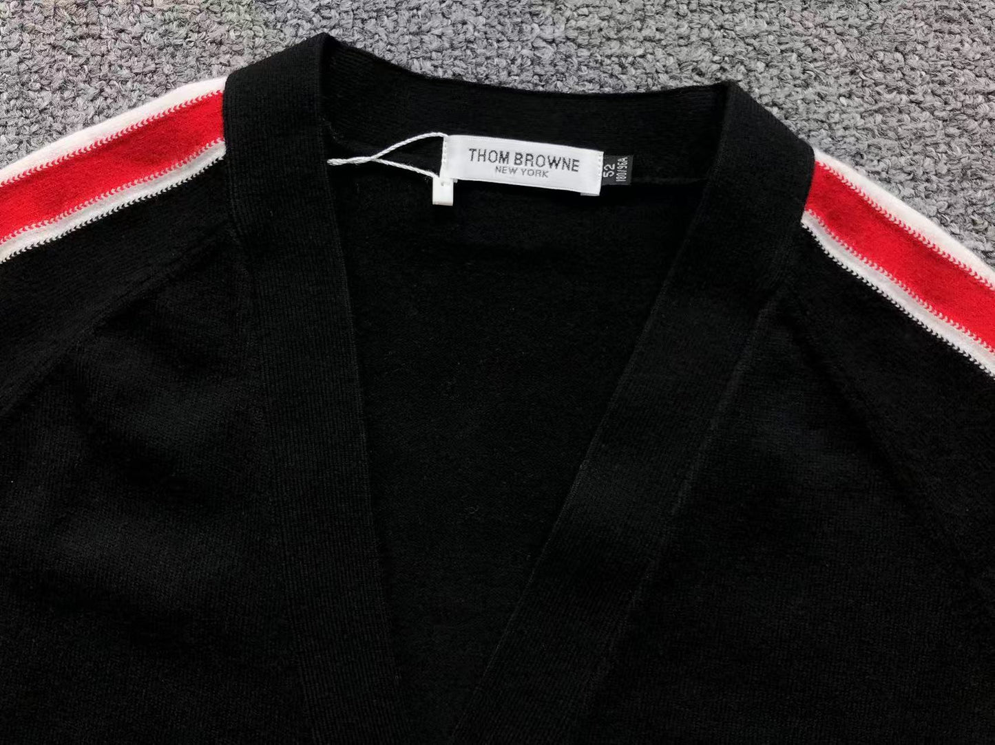 T - SWEATER