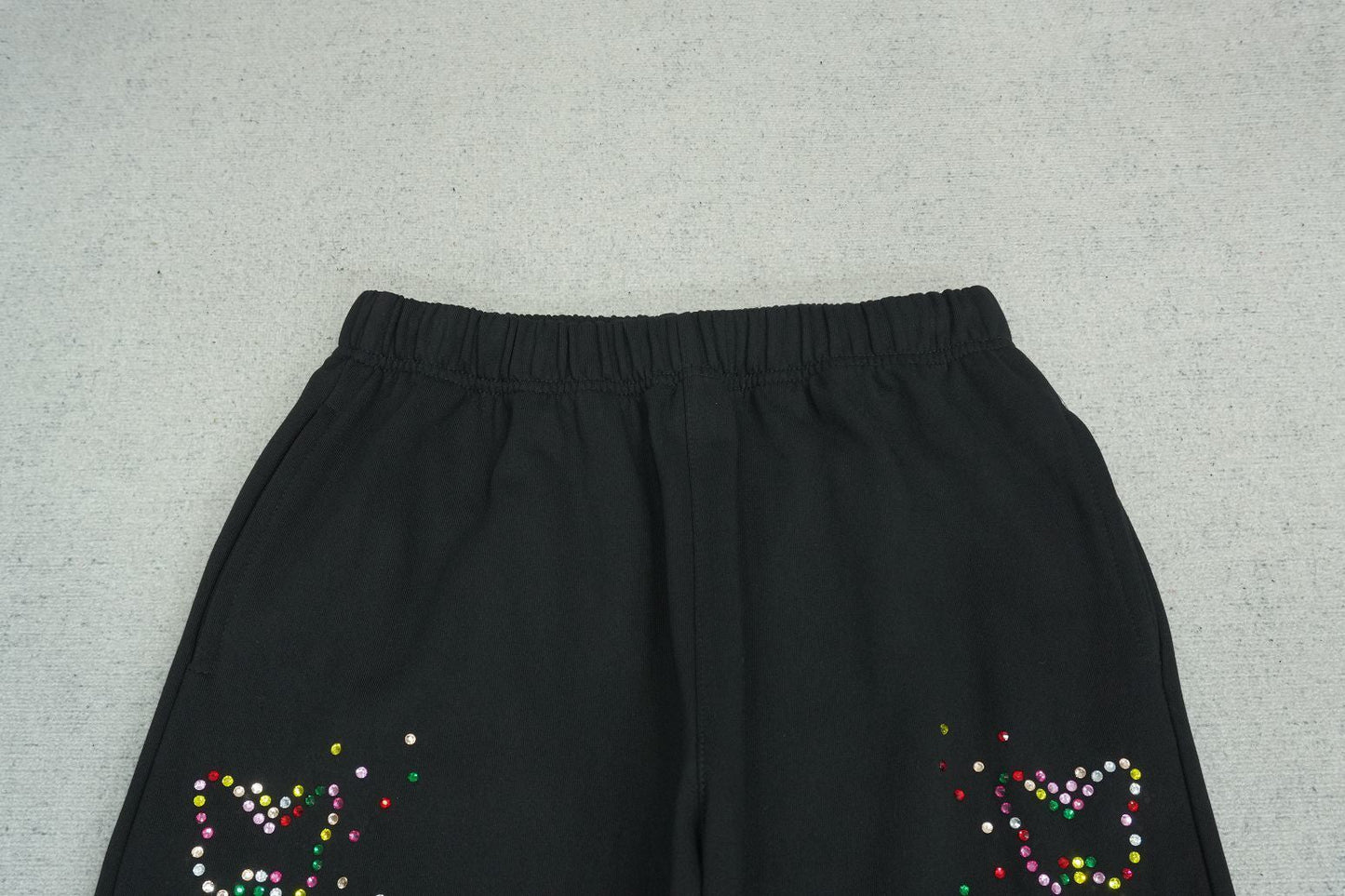 B - SWEATPANTS
