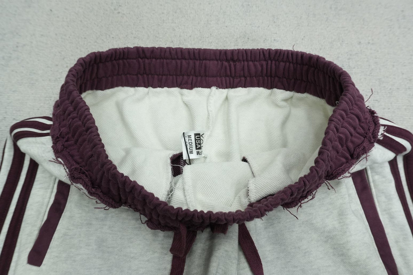 V - SWEATPANTS