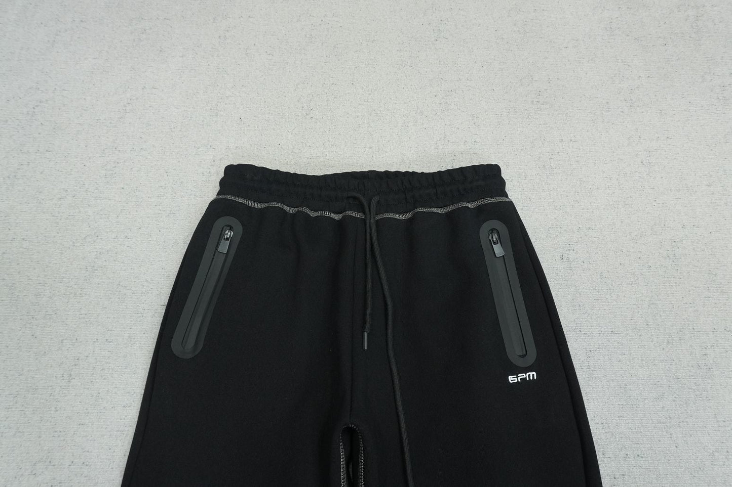 S - SWEATPANTS
