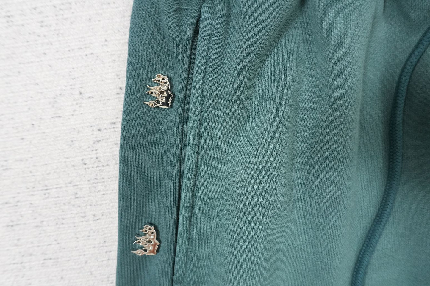 H - SWEATPANTS