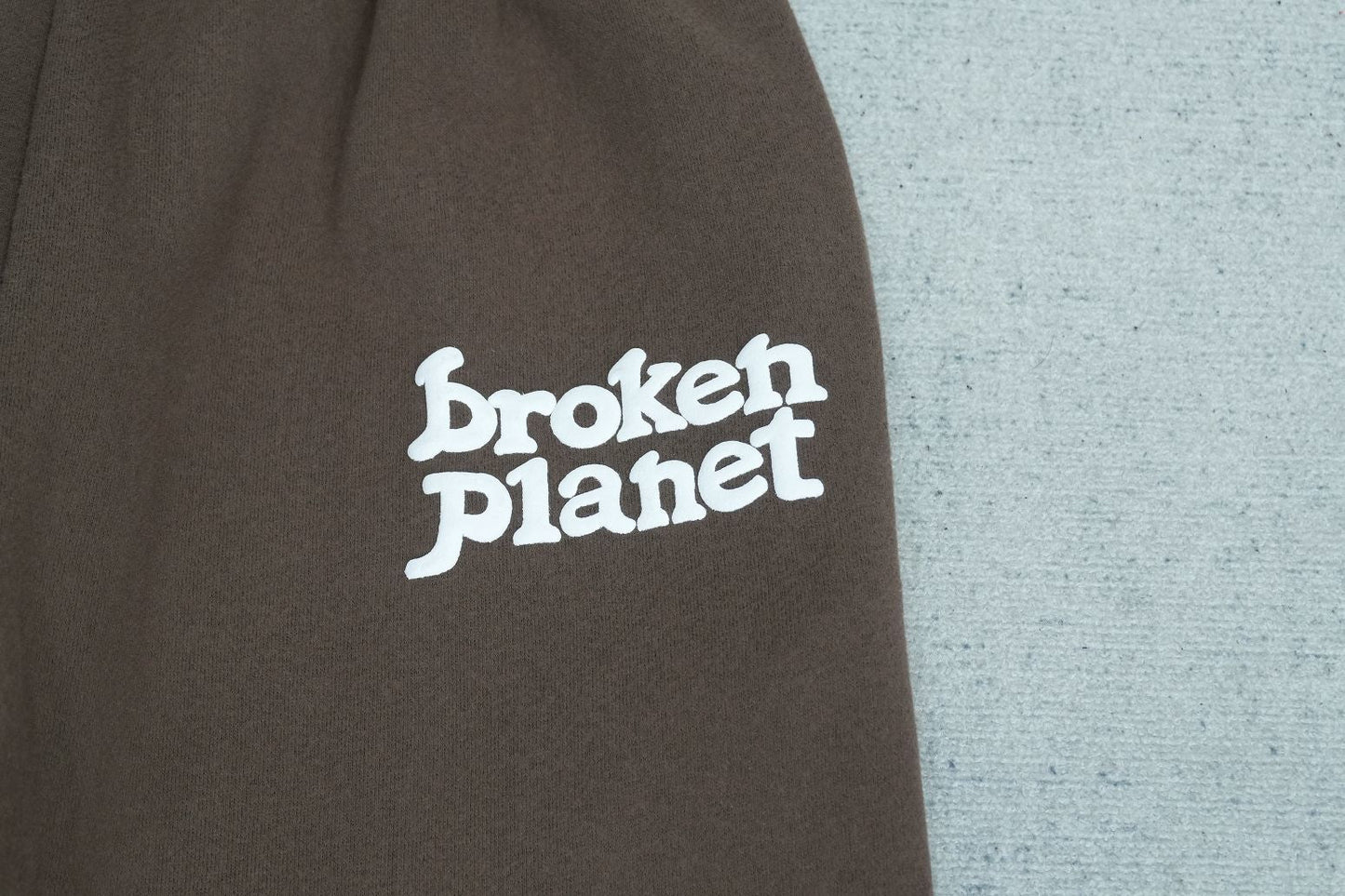 B - SWEATPANTS