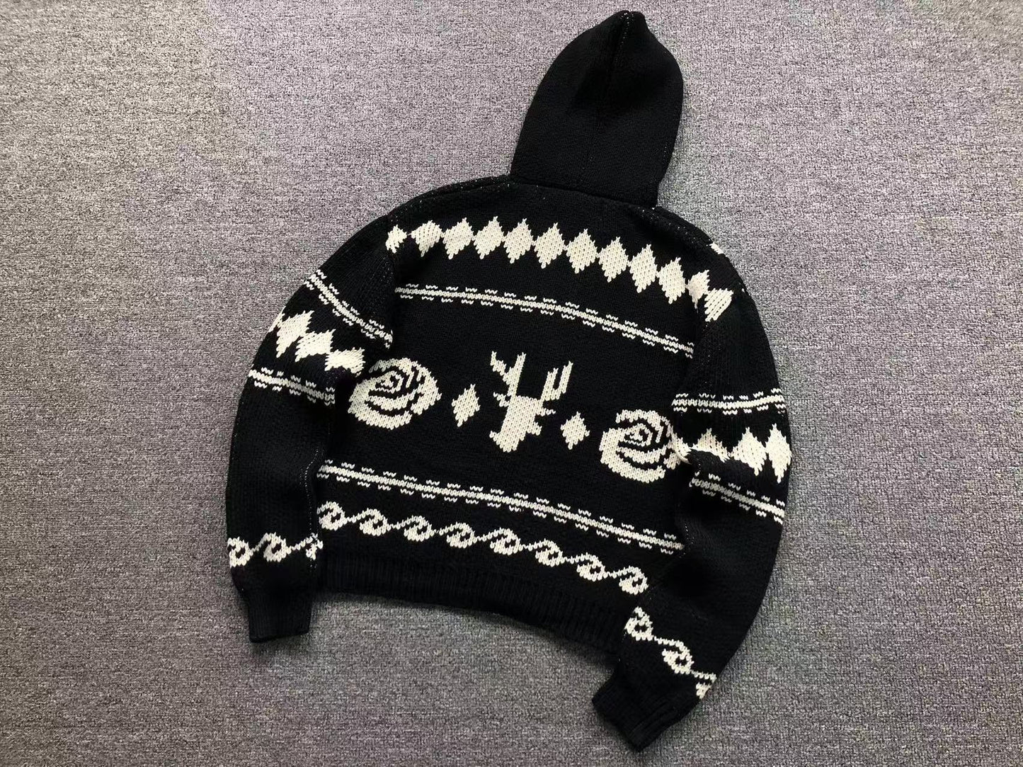 O - SWEATER