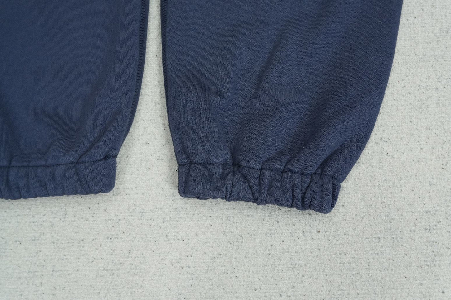 S - SWEATPANTS