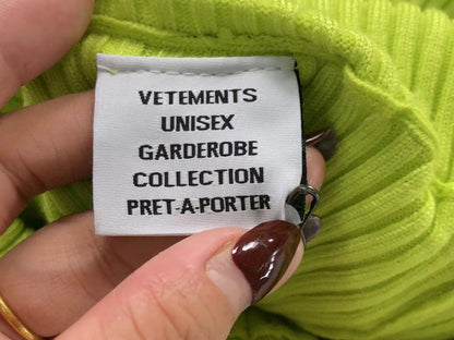 V - SWEATER