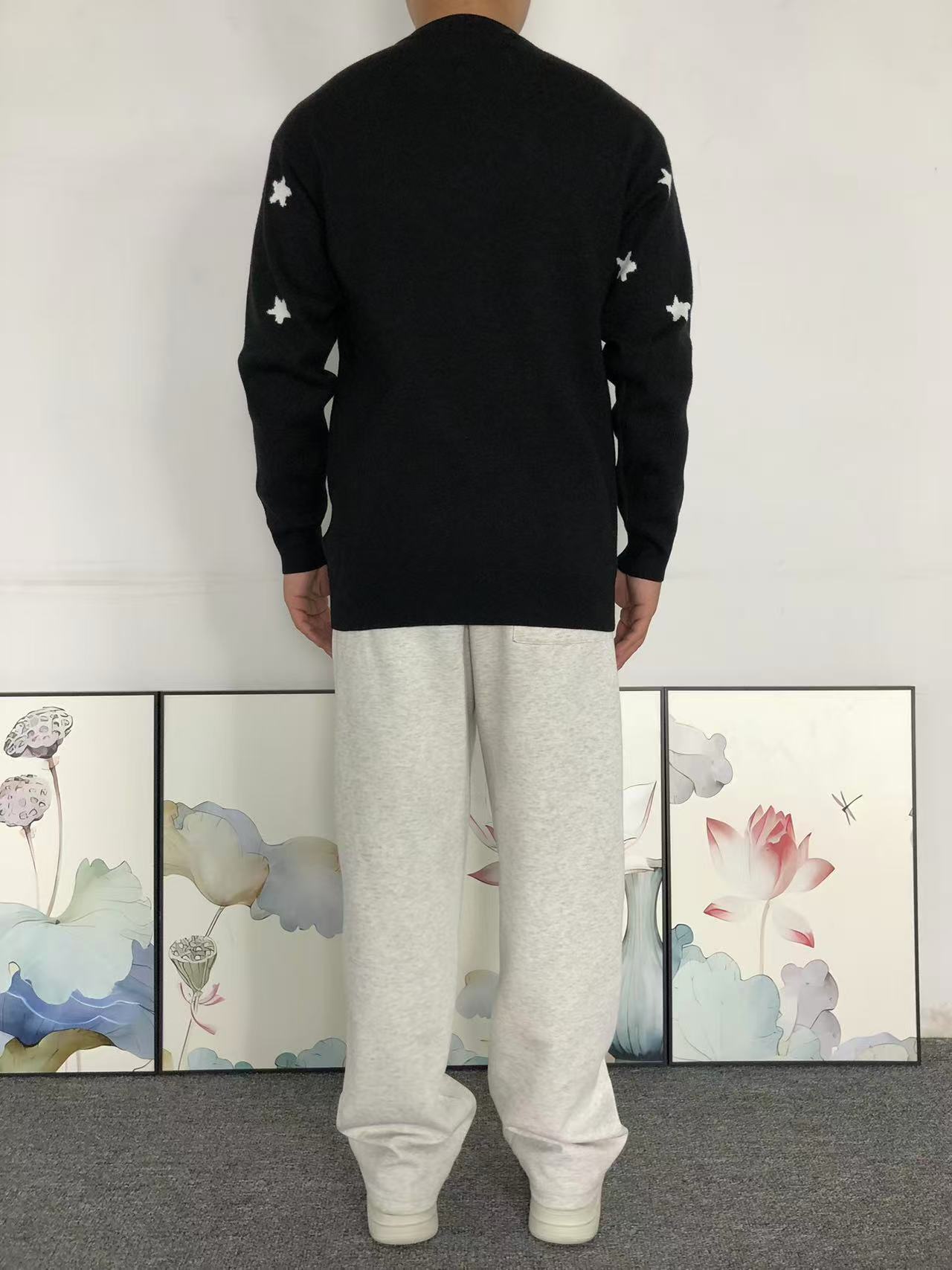 P - SWEATER