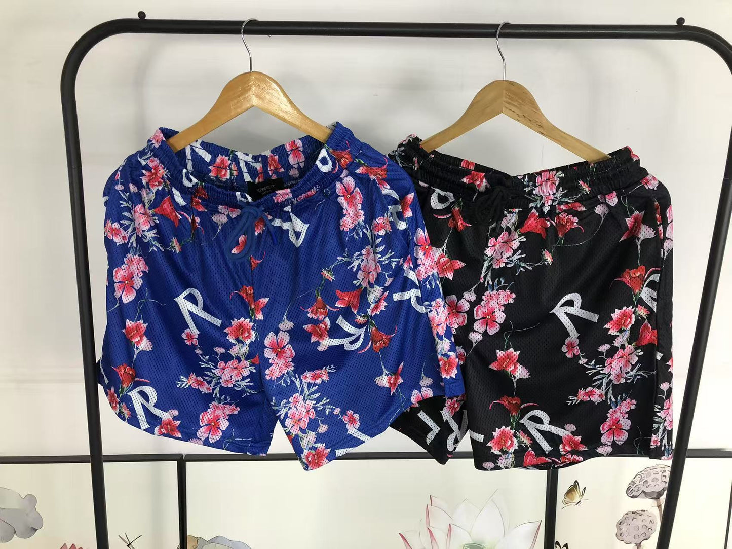 R - SHORTS