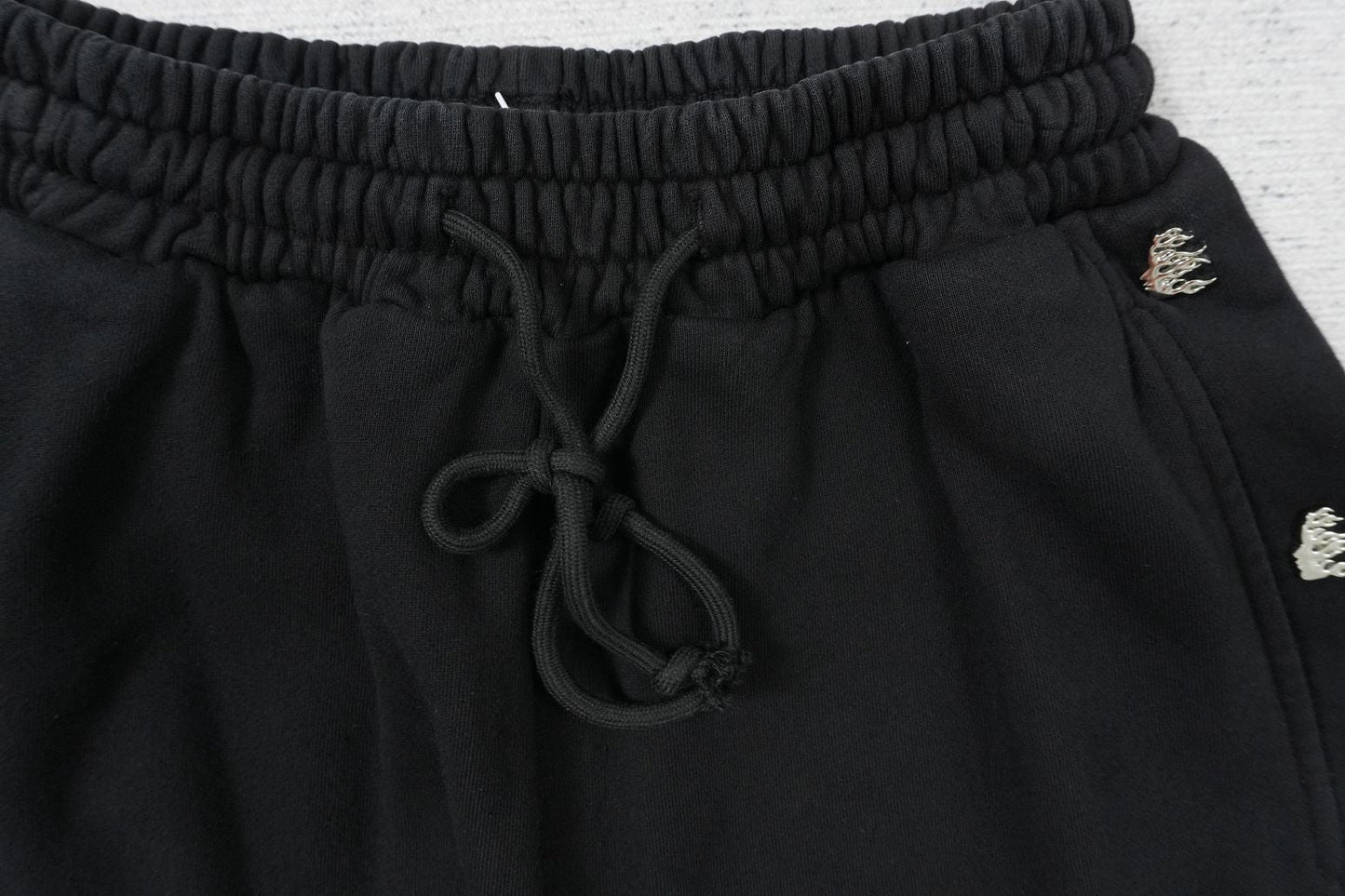 H - SWEATPANTS