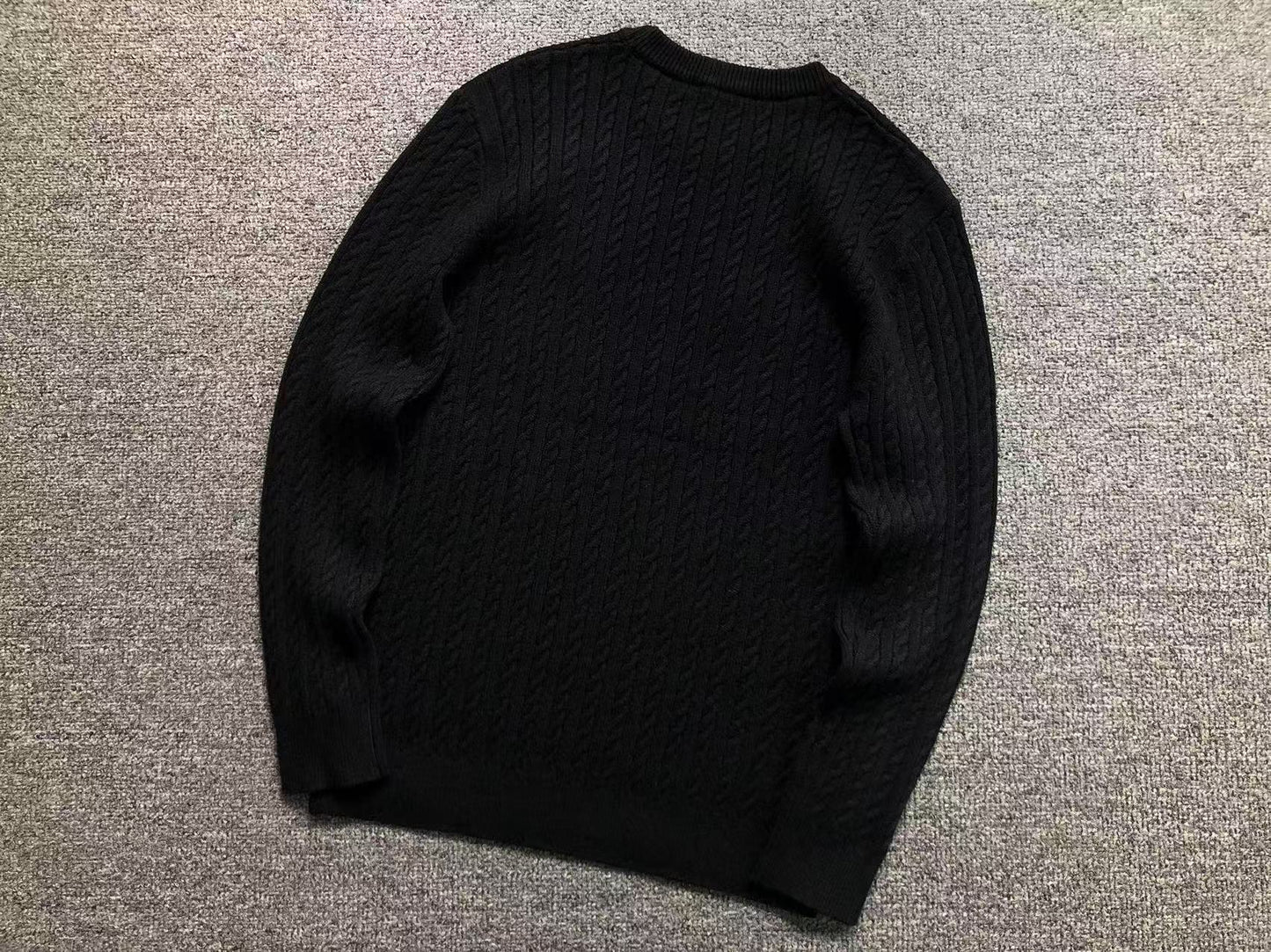 D - SWEATER