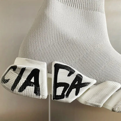 B - SNEAKERS