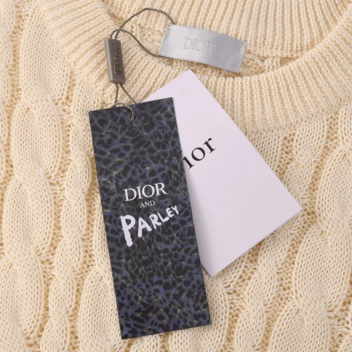D - SWEATER