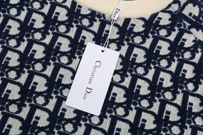 D - SWEATER