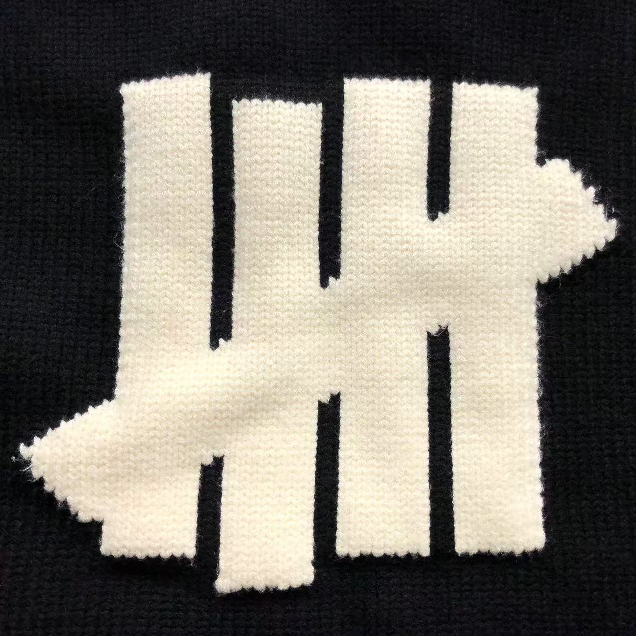 U - SWEATER