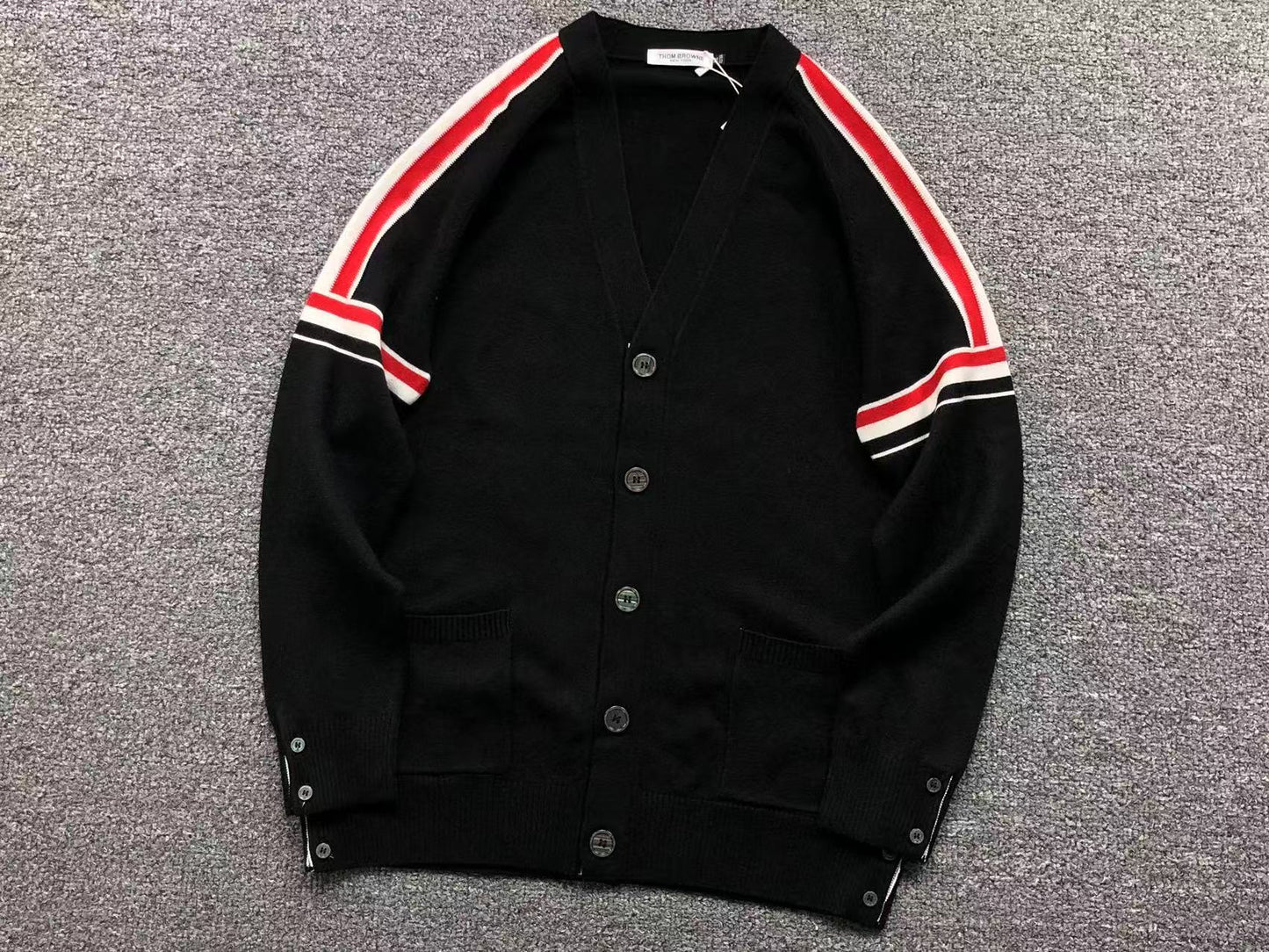 T - SWEATER