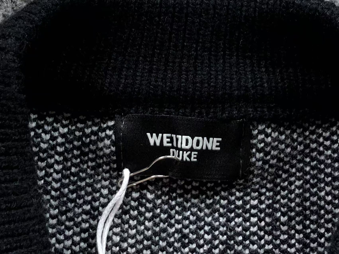 W - SWEATER