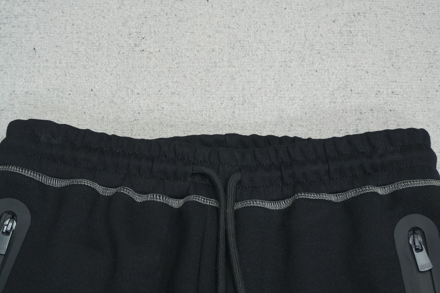 S - SWEATPANTS