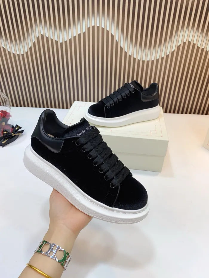 A - SNEAKERS