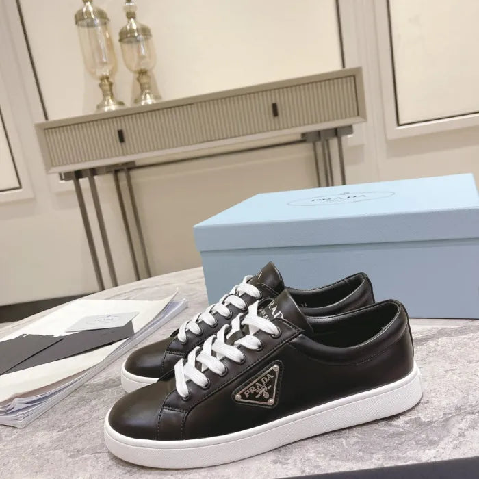P - SNEAKERS