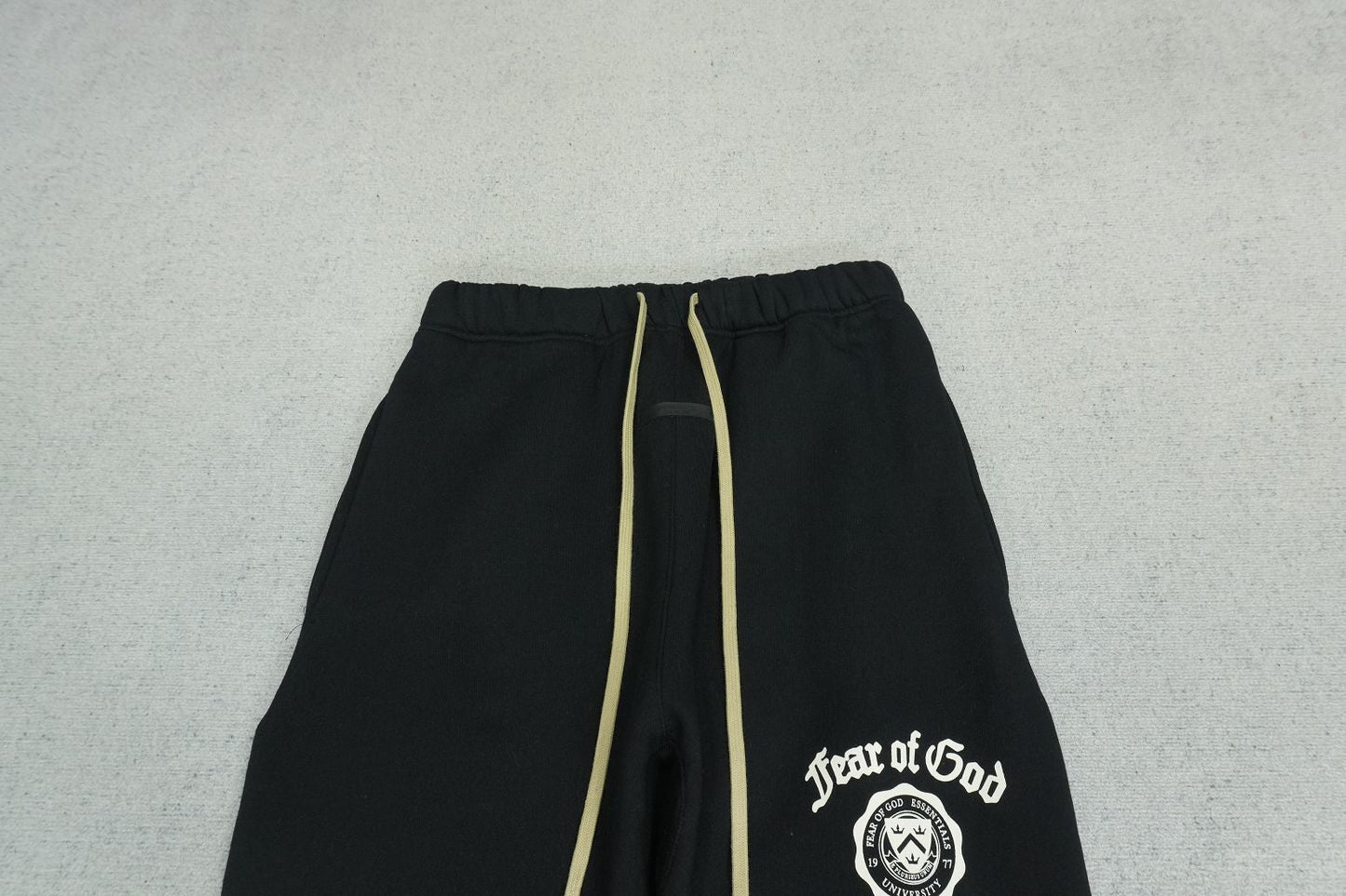 F - SWEATPANTS