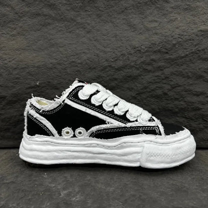 A - SNEAKERS