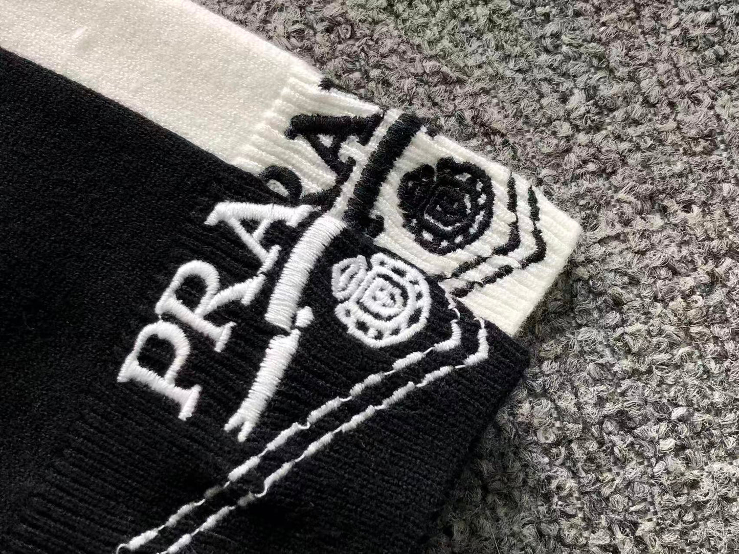 P - SWEATER