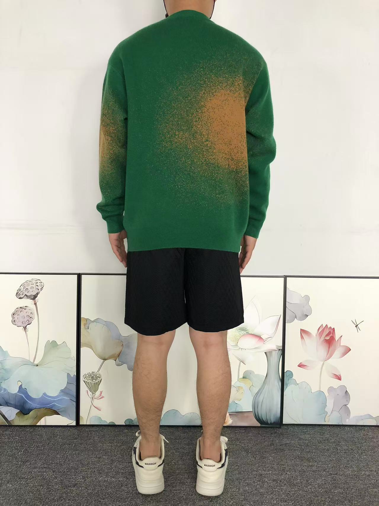 L - SWEATER