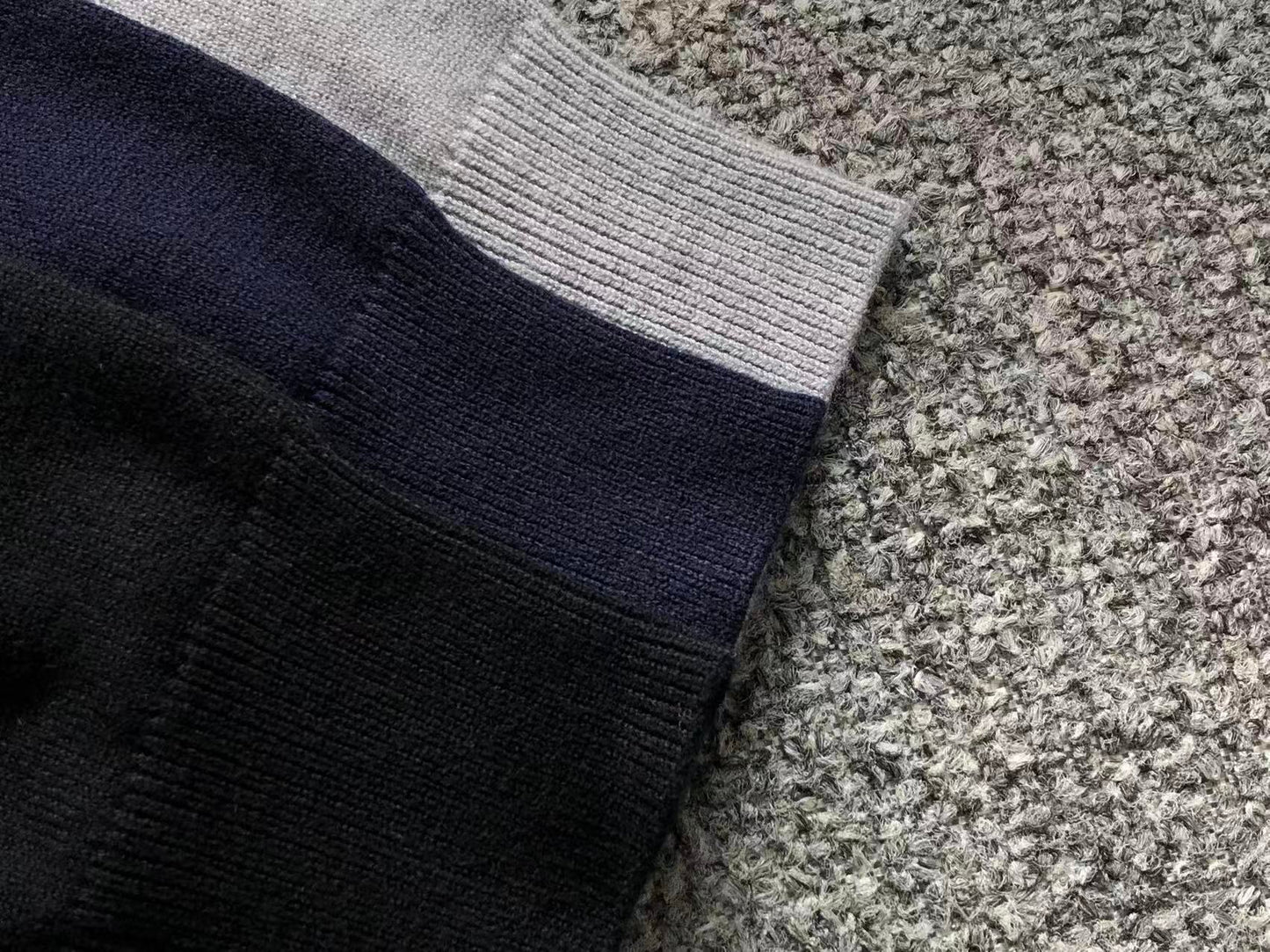 T - SWEATER