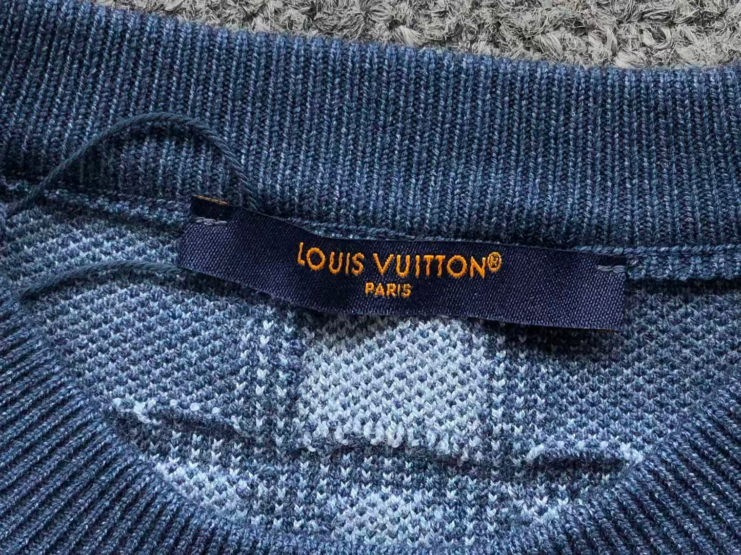 L - SWEATER