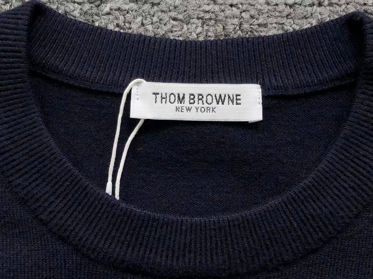 T - SWEATER