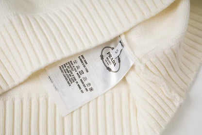 P - SWEATER