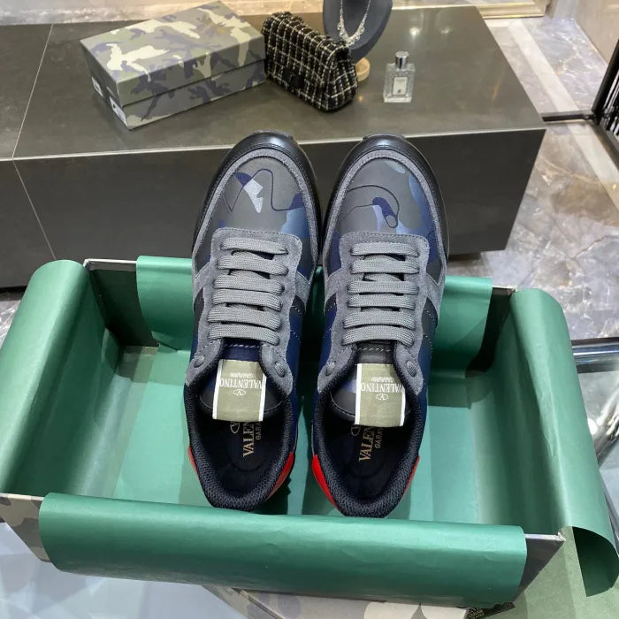 V - SNEAKERS