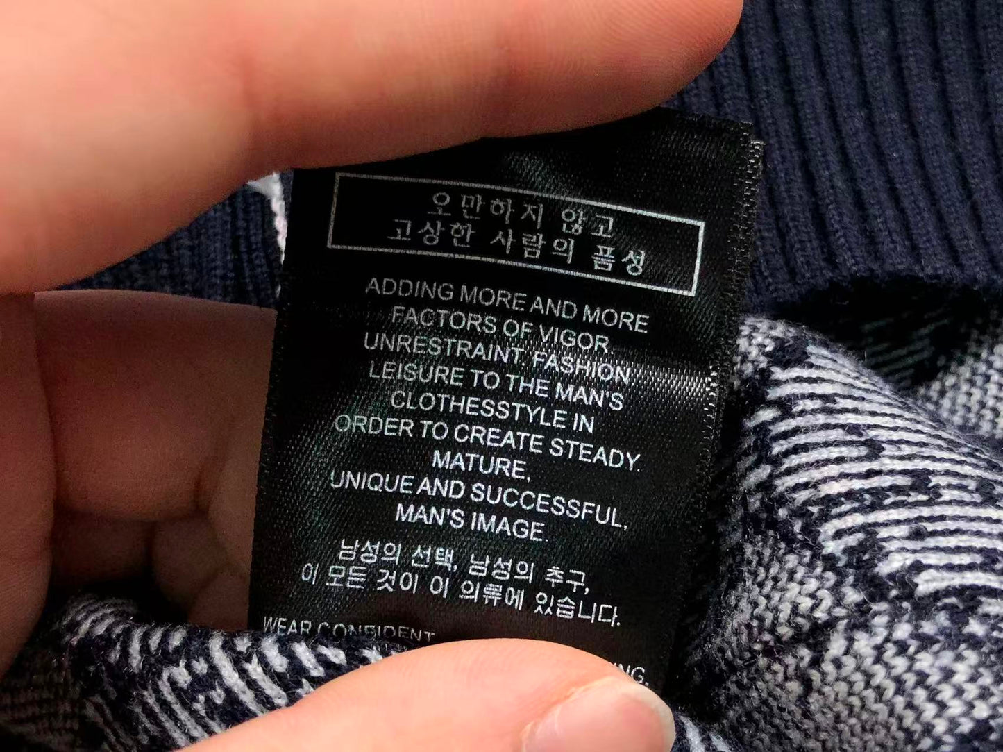 T - SWEATER