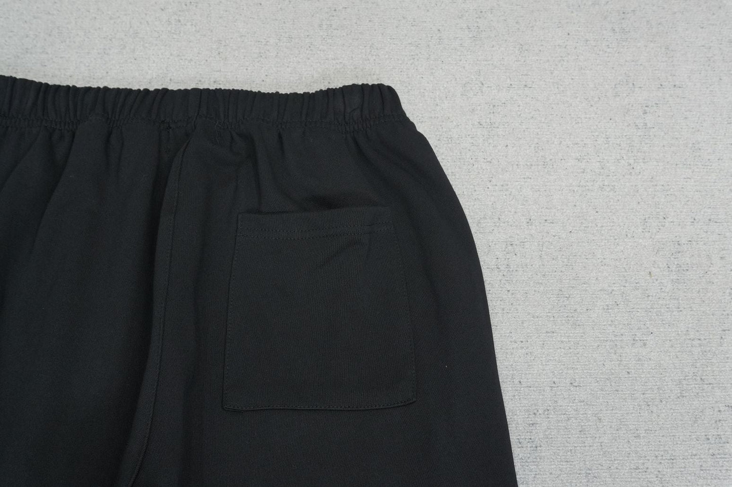 B - SWEATPANTS