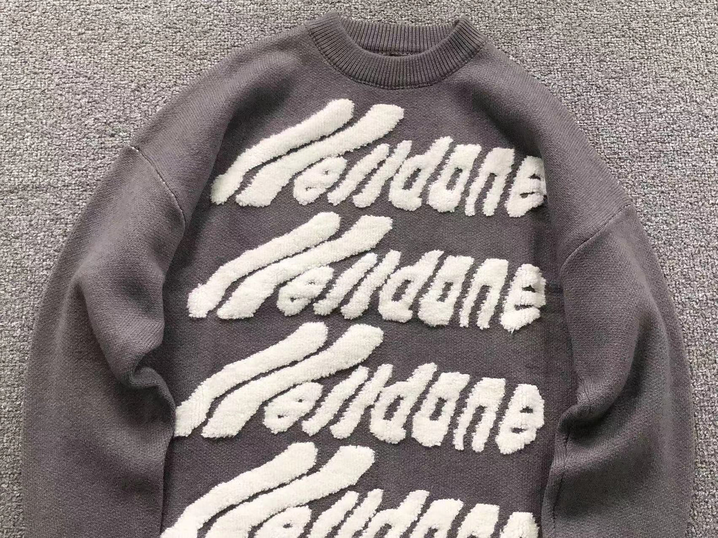 W - SWEATER