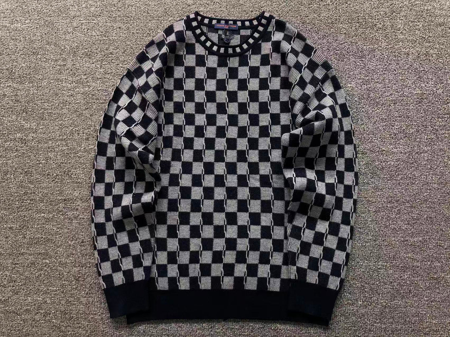 L - SWEATER
