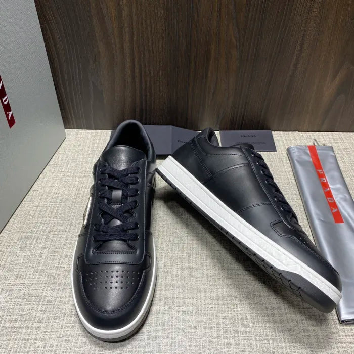 P - SNEAKERS