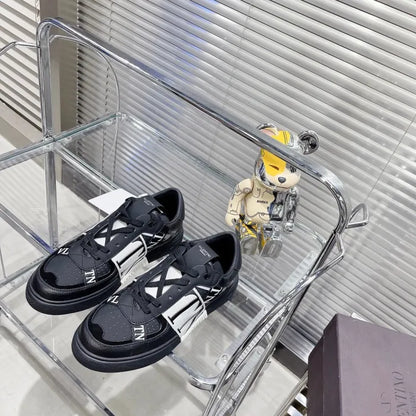 V - SNEAKERS