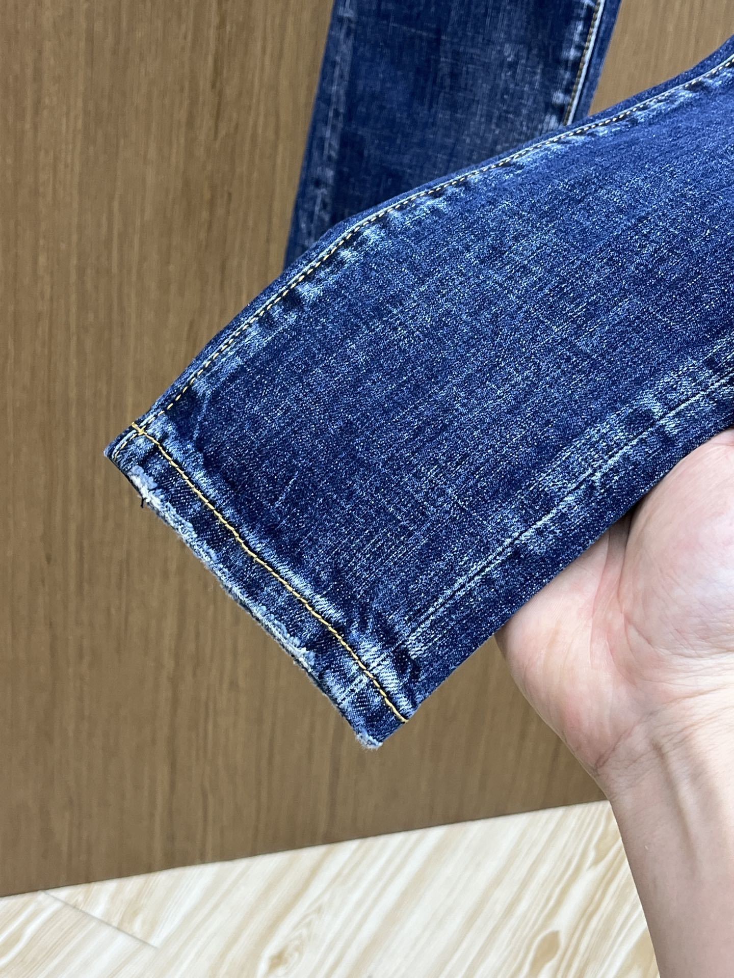 D - JEANS