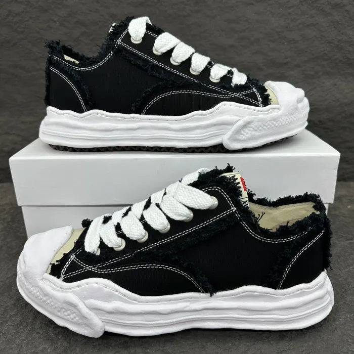 A - SNEAKERS