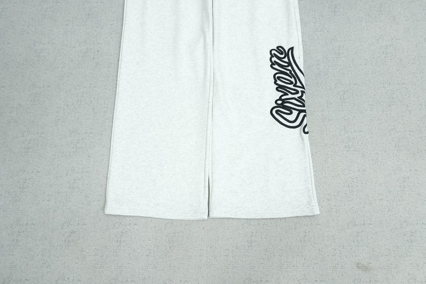 S - SWEATPANTS